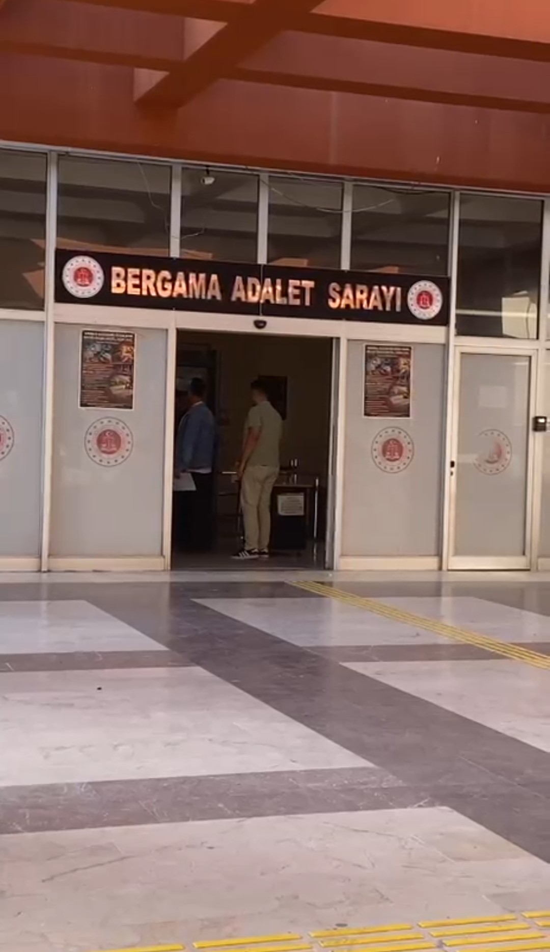 BERGAMA’DA UYUŞTURUCU OPERASYONU: 2 ŞÜPHELİ TUTUKLANDI