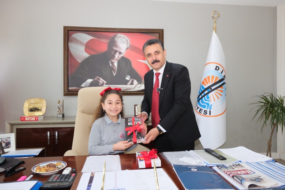 Dikili’de 23 Nisan Coşkusu Sokaklara Taştı